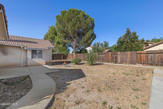44111 Acacia Street, Lancaster, CA 93535