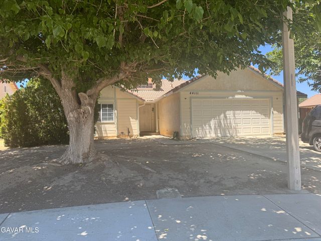 44111 Acacia Street, Lancaster, CA 93535