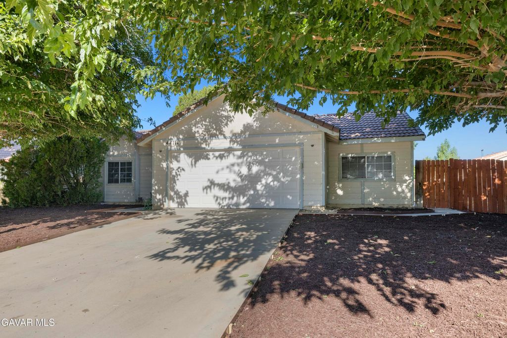 44111 Acacia Street, Lancaster, CA 93535