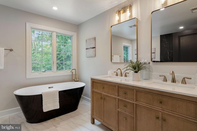 1105 TINKERHILL LN, Malvern, PA 19355