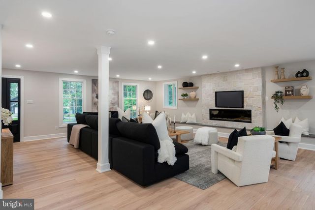 1105 TINKERHILL LN, Malvern, PA 19355