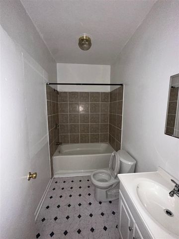 1450 Hamilton Avenue, Grand Rapids, MI 49504