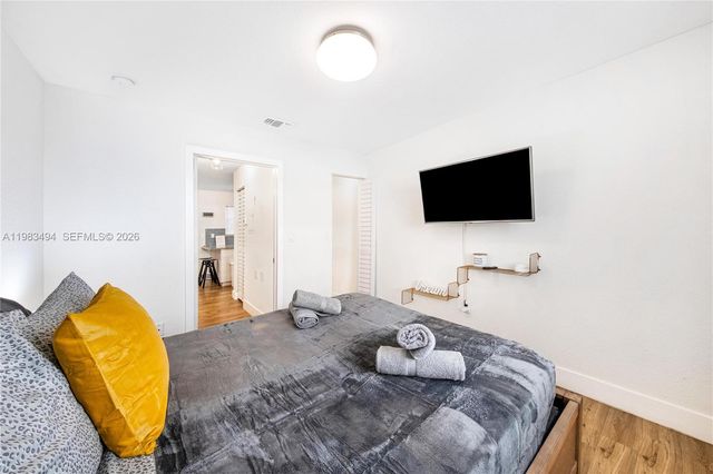 237 38th St 4, Miami Beach, FL 33140