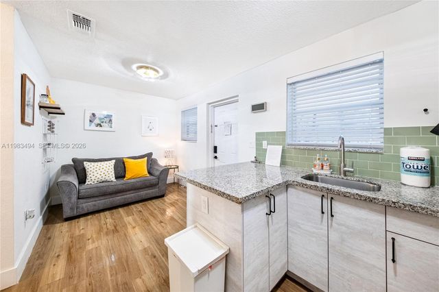 237 38th St 4, Miami Beach, FL 33140