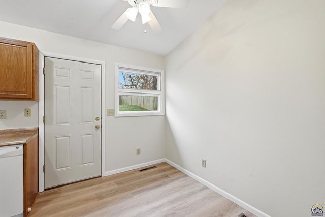 3325 SW Twilight DR, Topeka, KS 66614