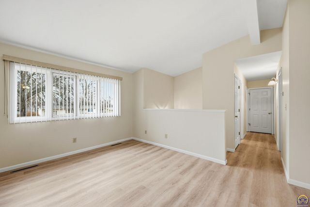 3325 SW Twilight DR, Topeka, KS 66614