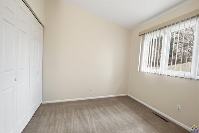 3325 SW Twilight DR, Topeka, KS 66614