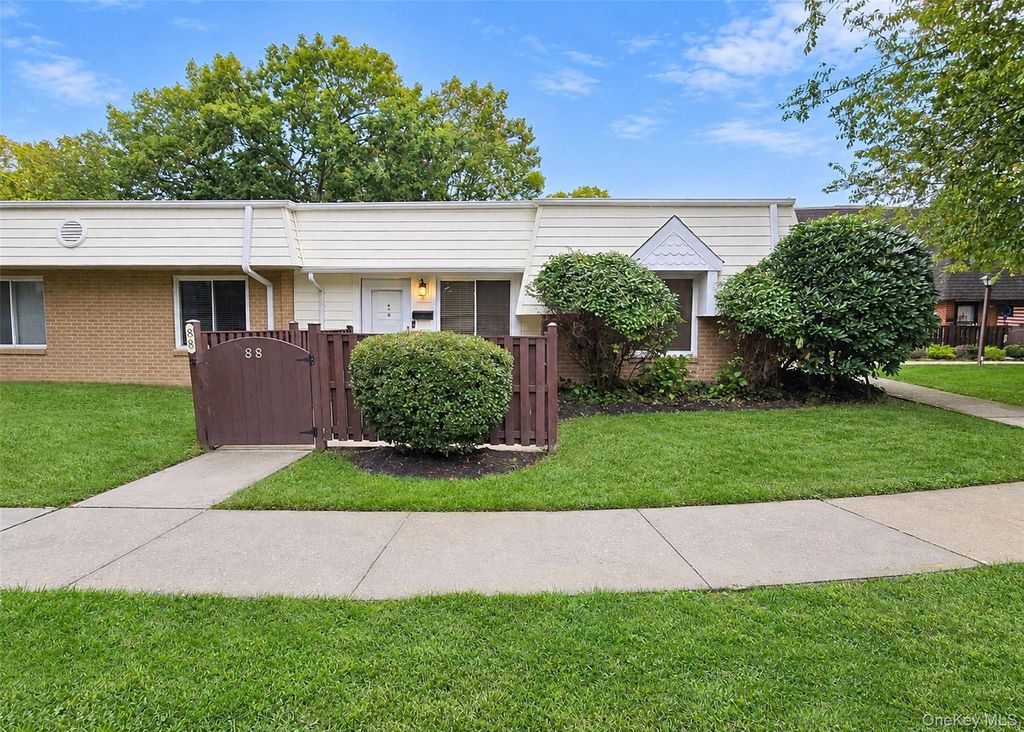 88 Glenn Hollow Drive GlenHollow, Port Jefferson Station, NY 11776 — exterior