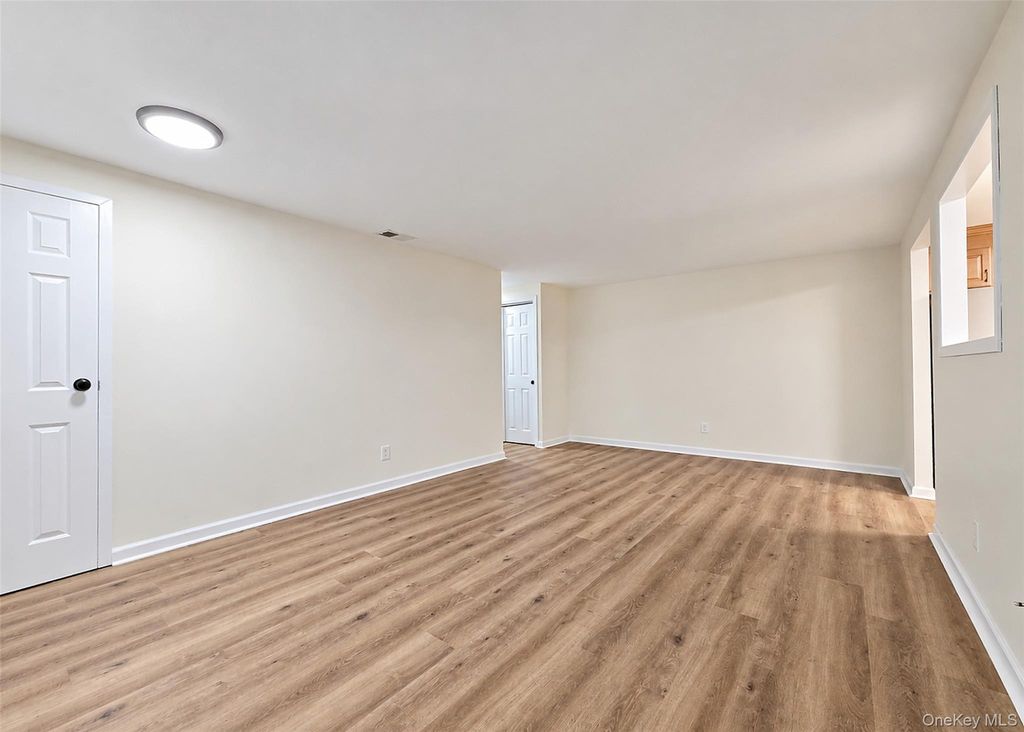 88 Glenn Hollow Drive GlenHollow, Port Jefferson Station, NY 11776 — photo 4