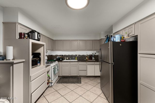 6952 W WOLF Street, Phoenix, AZ 85033