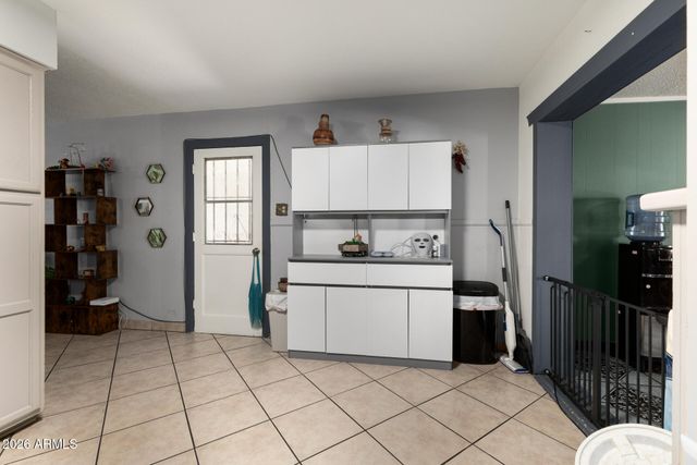 6952 W WOLF Street, Phoenix, AZ 85033