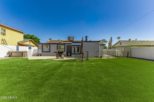 6952 W WOLF Street, Phoenix, AZ 85033