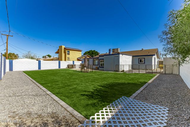6952 W WOLF Street, Phoenix, AZ 85033