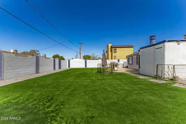 6952 W WOLF Street, Phoenix, AZ 85033