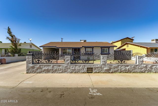 6952 W WOLF Street, Phoenix, AZ 85033
