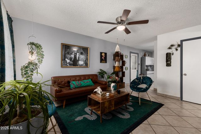 6952 W WOLF Street, Phoenix, AZ 85033