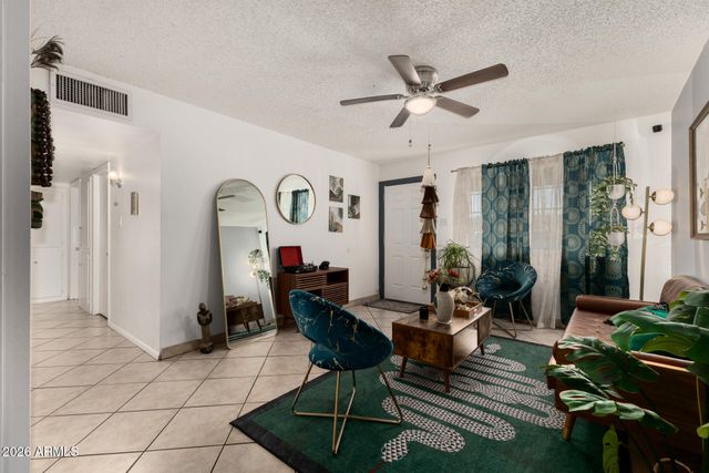 6952 W WOLF Street, Phoenix, AZ 85033