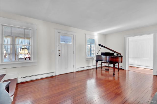 31 Hiawatha Drive, Brightwaters, NY 11718