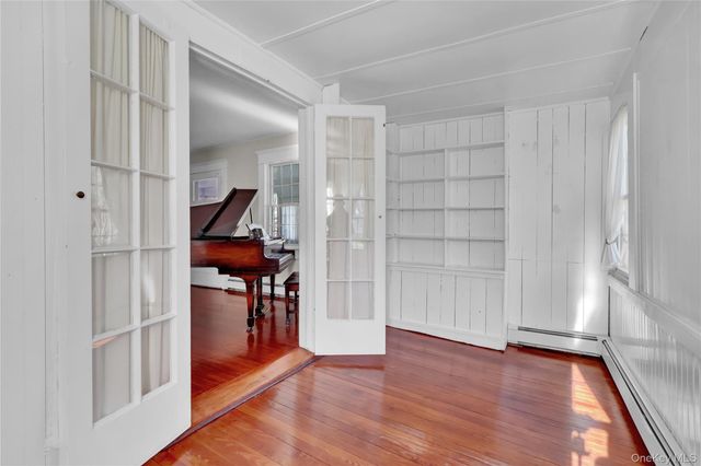 31 Hiawatha Drive, Brightwaters, NY 11718