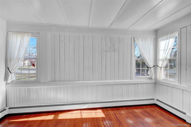 31 Hiawatha Drive, Brightwaters, NY 11718