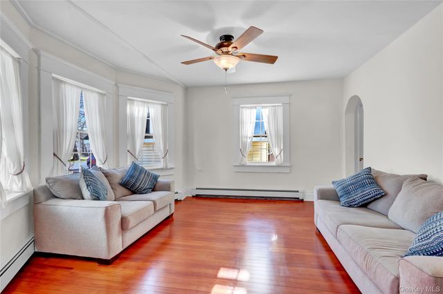 31 Hiawatha Drive, Brightwaters, NY 11718