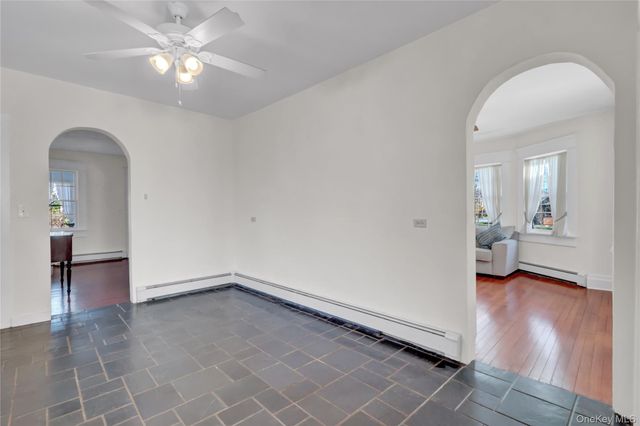 31 Hiawatha Drive, Brightwaters, NY 11718