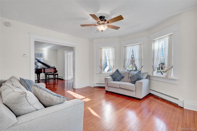 31 Hiawatha Drive, Brightwaters, NY 11718