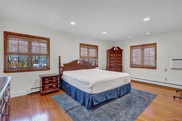 31 Hiawatha Drive, Brightwaters, NY 11718