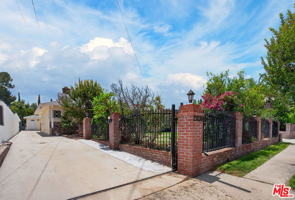 23036 Victory Boulevard, Woodland Hills, CA 91367 — photo 3