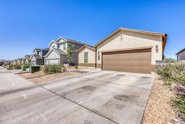 2245 Small Mountain Place, El Paso, TX 79911