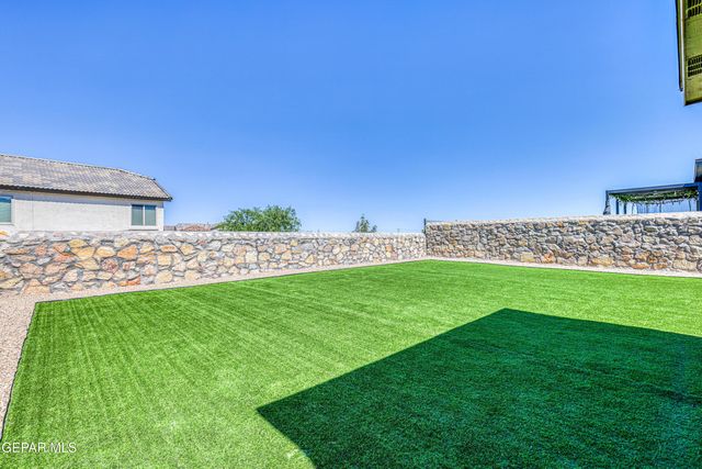 2245 Small Mountain Place, El Paso, TX 79911
