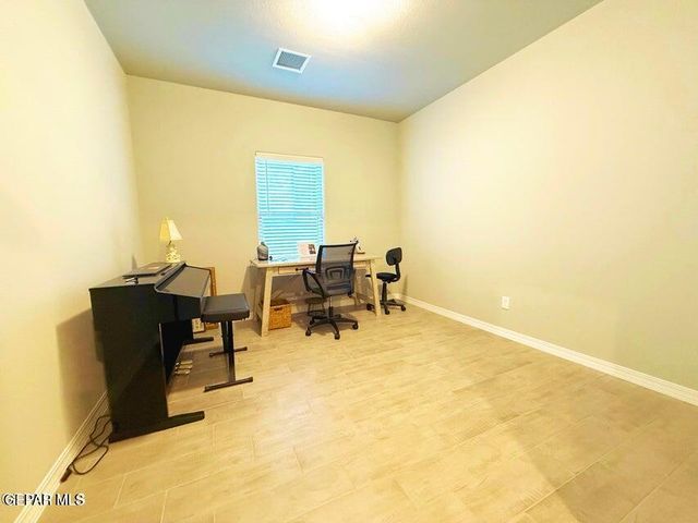 2245 Small Mountain Place, El Paso, TX 79911