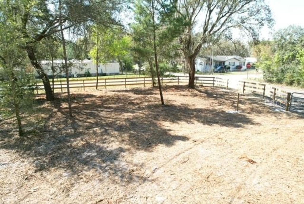 Image 3 of property listing at 28815 AZALEA AVENUE, Paisley, FL 32767