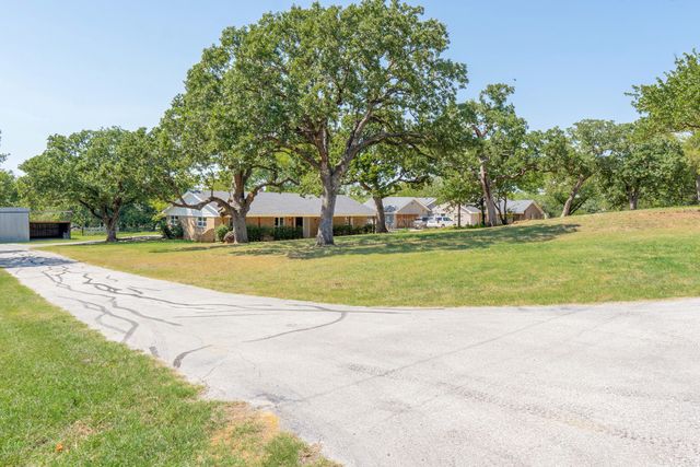 2010 Valley View Drive, Burleson, TX 76028