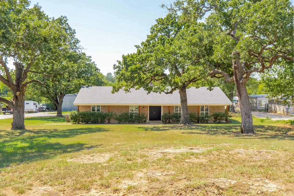 2010 Valley View Drive, Burleson, TX 76028