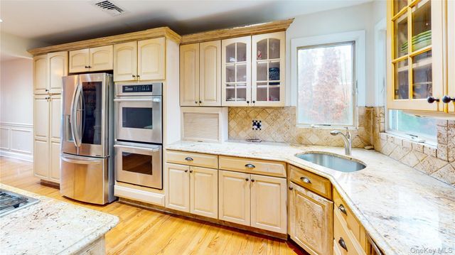 11 E Webster Street, Merrick, NY 11566