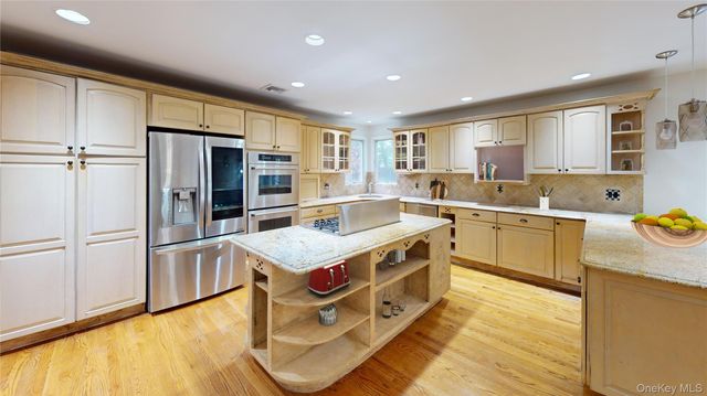 11 E Webster Street, Merrick, NY 11566