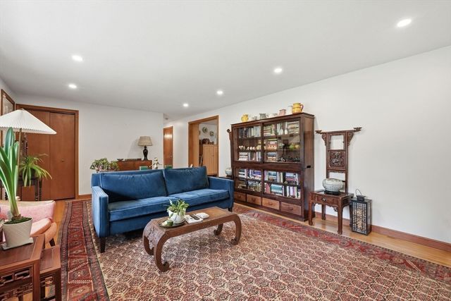 73 N Maple St, Hadley, MA 01035