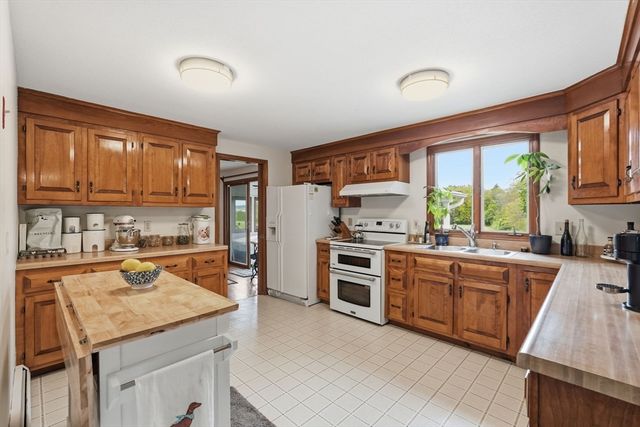 73 N Maple St, Hadley, MA 01035