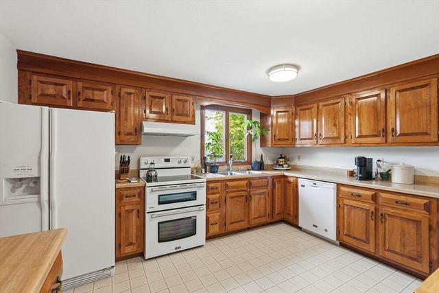 73 N Maple St, Hadley, MA 01035