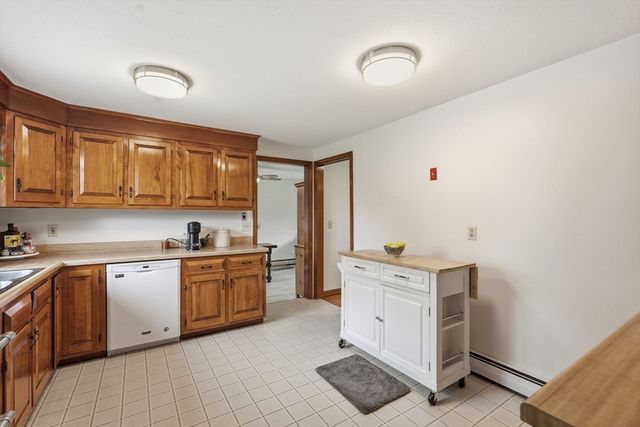 73 N Maple St, Hadley, MA 01035