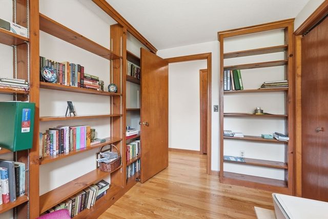 73 N Maple St, Hadley, MA 01035