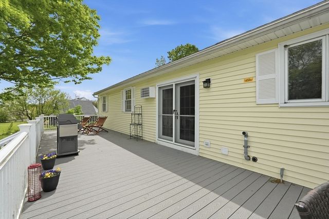 73 N Maple St, Hadley, MA 01035