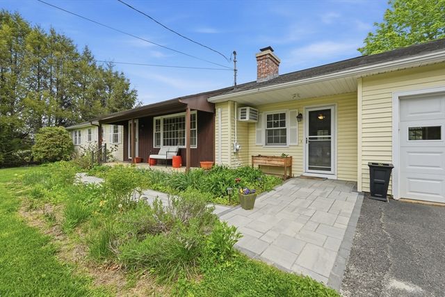 73 N Maple St, Hadley, MA 01035
