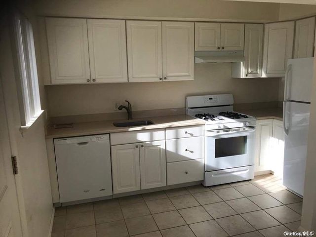 35 Linwood Road S, Port Washington, NY 11050