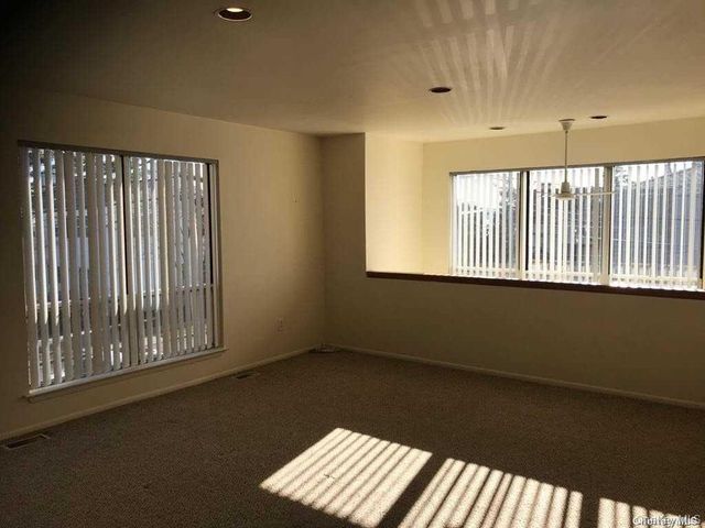 35 Linwood Road S, Port Washington, NY 11050