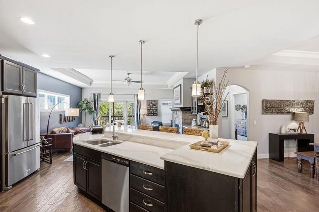 905 Castle Stone Pass, Verona, WI 53593