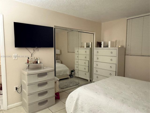 5033 NW 7th St 312, Miami, FL 33126