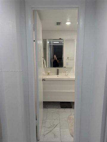 5033 NW 7th St 312, Miami, FL 33126