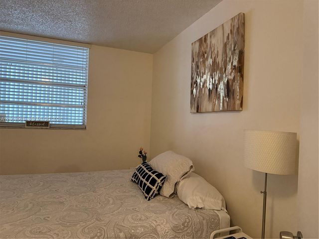 5033 NW 7th St 312, Miami, FL 33126